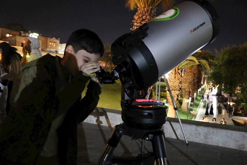 teleskoplarla çocuklara gökyüzü izletildi