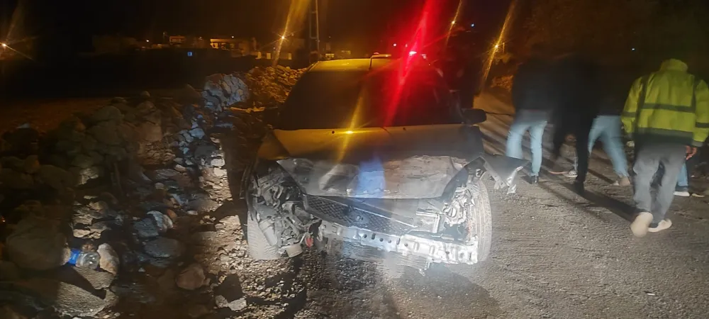 İstinat Duvarına Çarpan Otomobilin Sürücüsü Yaralandı 