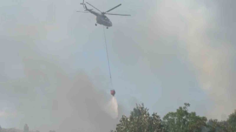 Yangına helikopterler ile müdahale ediliyor